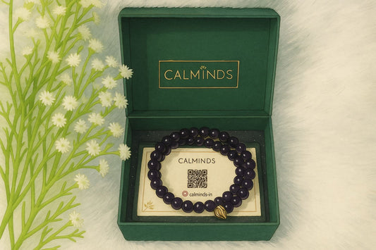 2 bracelets inside green color calminds box