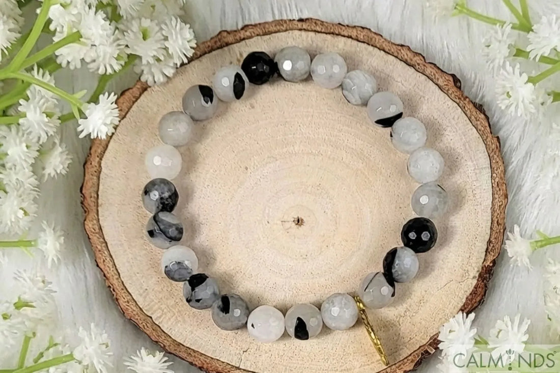 Black Rutile Quartz Benefits – The Anti-Fear Crystal (2026 Guide)