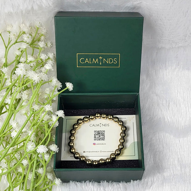 Bracelet in a 'Calminds' box with flowers on a white background