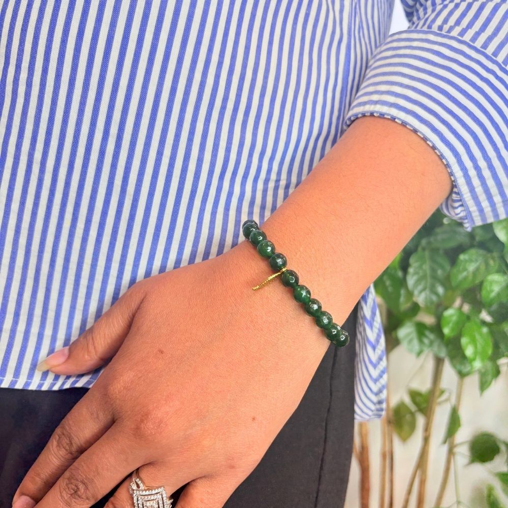 woman wearing a Green Aventurine Bracelet on her left hand