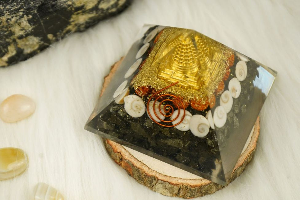 Pyrite Orgonite Pyramid by calminds