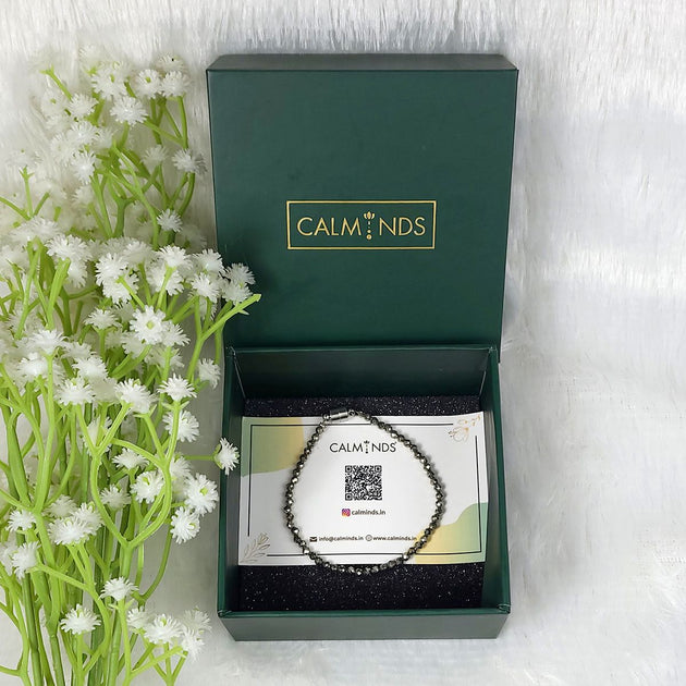 magnet pyrite bracelet by calminds  inside the box