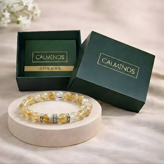 Beaded bracelet on a white stand with 'Calminds' branded box in the background