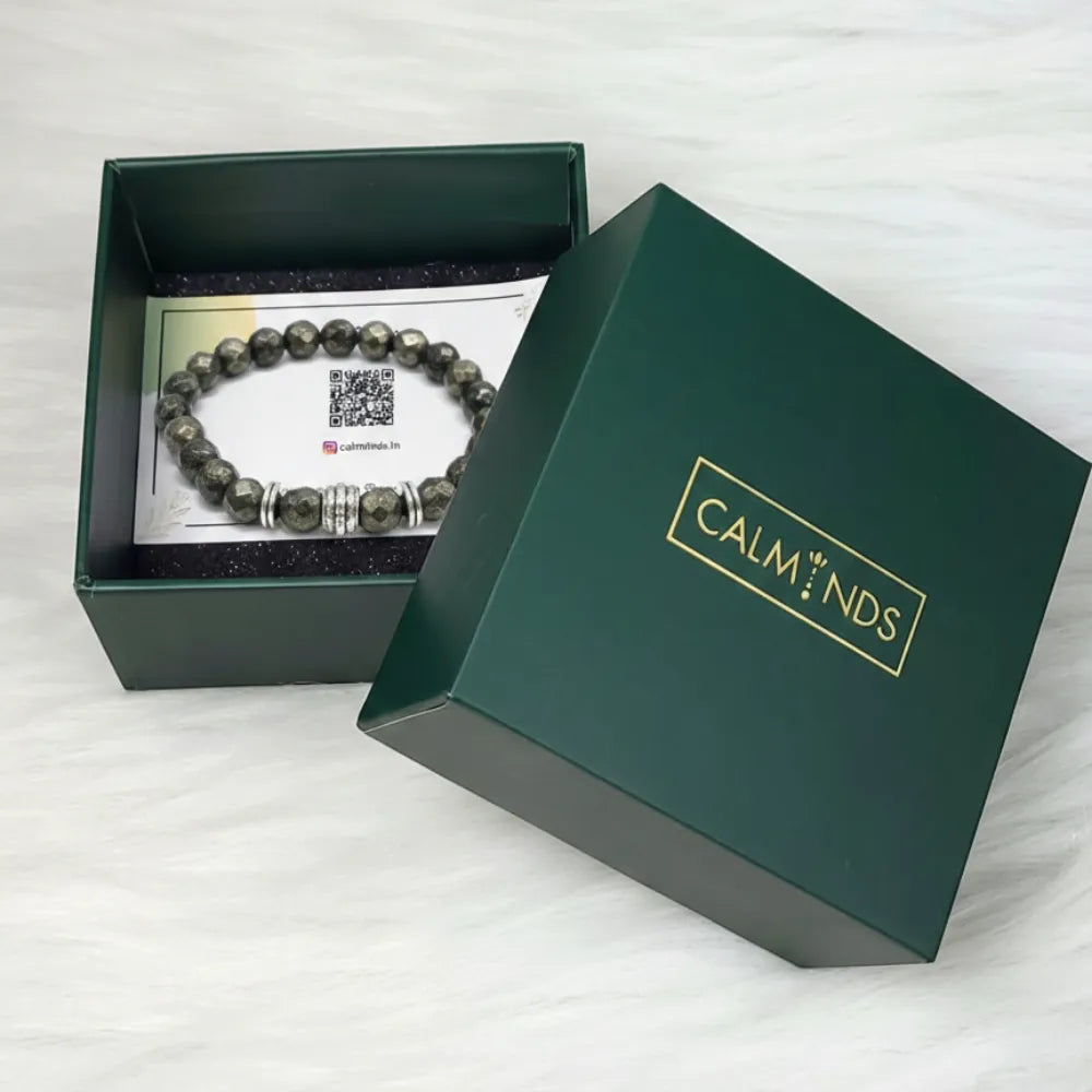 Green jewelry box with a bracelet and 'Calm Minds' branding on a white background